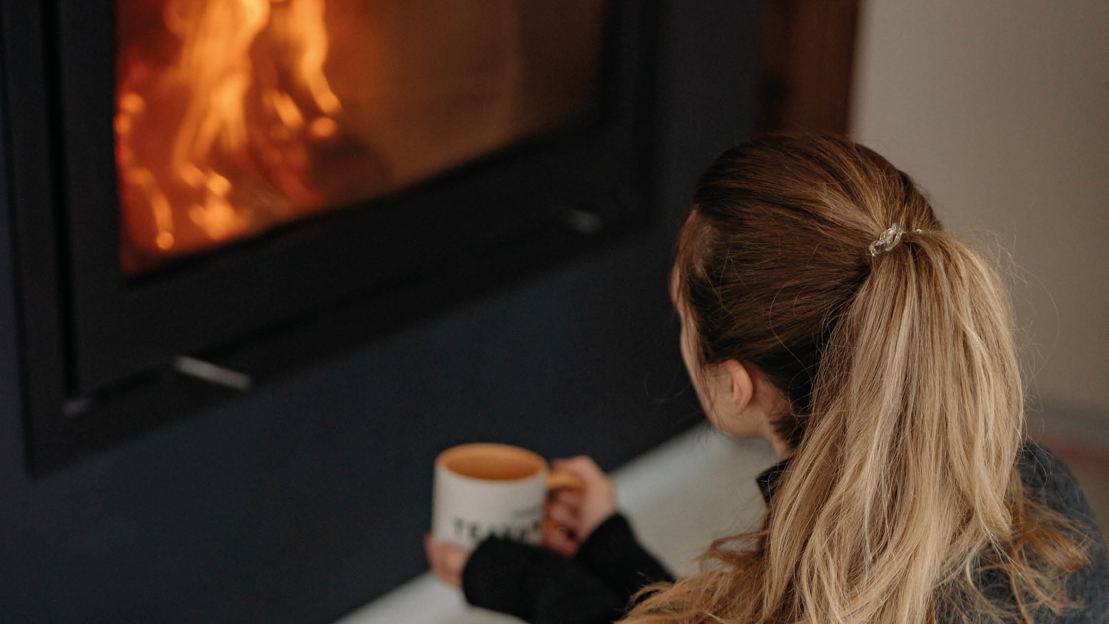 Houtkachel als alternatief voor hoge gasrekening: lucratief of belastend voor het milieu? 